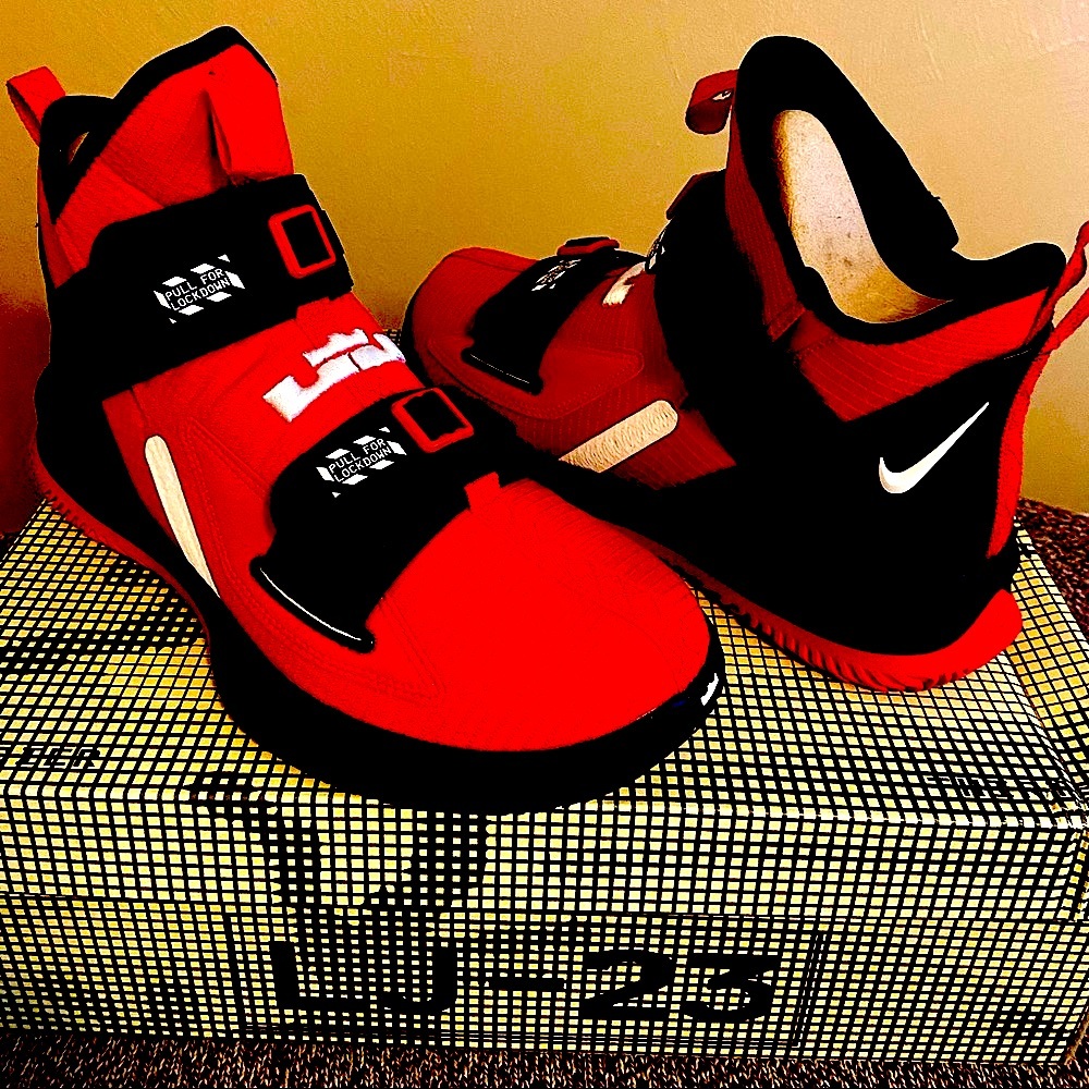Nike LeBron
Soldier 13 SFG
EP 'University..